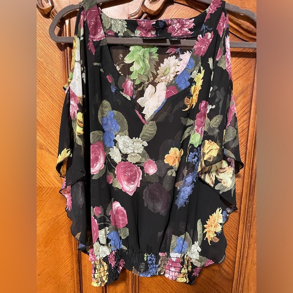 🌺🍃Cold Shoulder Blouse - Picture 3 of 12